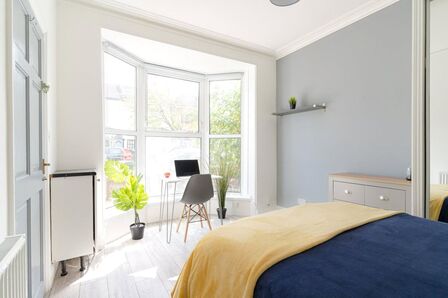 1 bedroom  Room to rent
