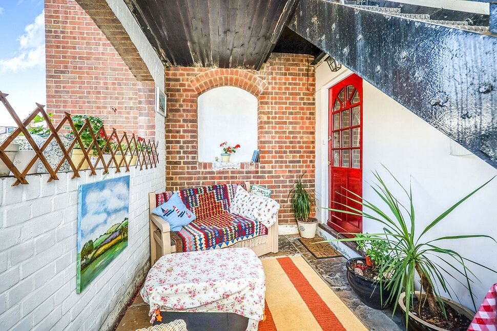 Main image of 1 bedroom  Flat for sale, Wilton Place, Southsea, Hampshire