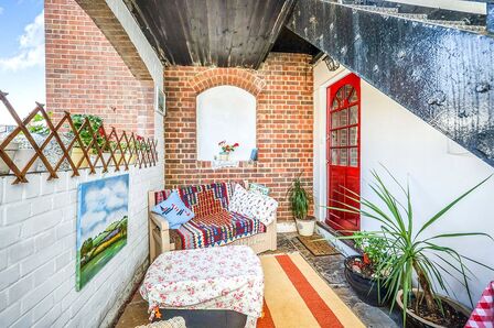 1 bedroom  Flat for sale