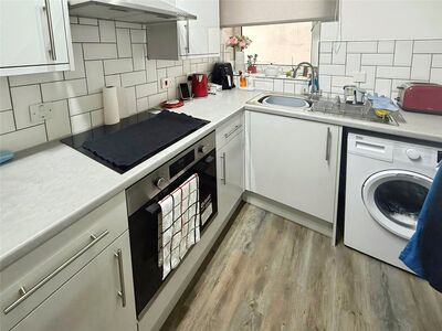 South Parade, 1 bedroom  Flat to rent, £1,100 pcm