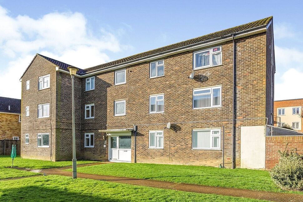 Main image of 1 bedroom  Flat for sale, Crombie Close, Waterlooville, Hampshire, PO8