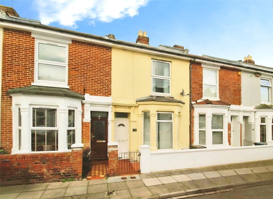 2 bedroom Mid Terrace House for sale