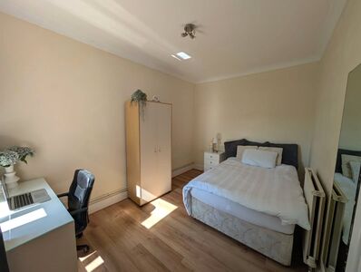 1 bedroom  Room to rent