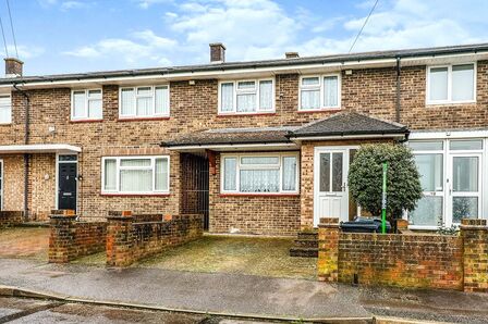 3 bedroom Mid Terrace House for sale