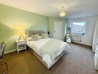 Tiller Road, 2 bedroom Semi Detached Flat to rent, £1,375 pcm