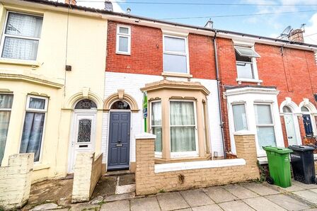 Pains Road, 4 bedroom Mid Terrace House to rent, £1,950 pcm