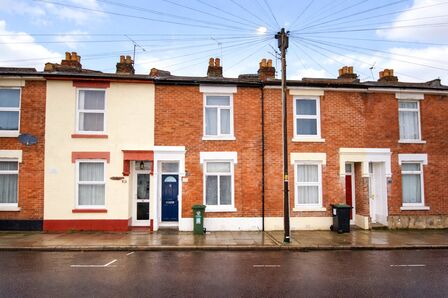 Landguard Road, 2 bedroom Mid Terrace House for sale, &pound;220,000