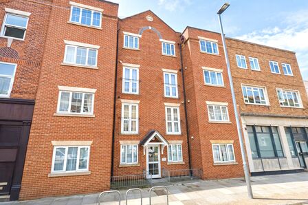 Elm Grove, 2 bedroom Flat for sale, &pound;170,000