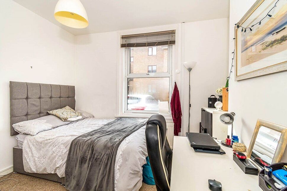Main image of 4 bedroom Mid Terrace House to rent, Dean Street, Portsmouth, Hampshire, PO1