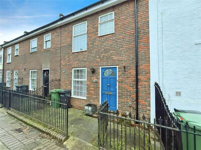 3 bedroom Mid Terrace House to rent