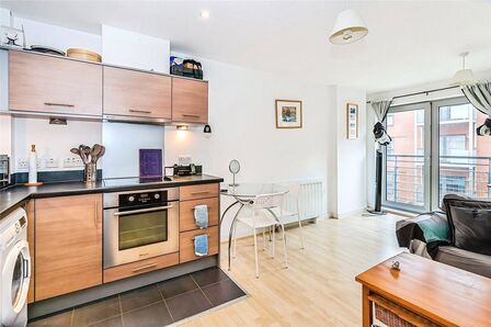 1 bedroom Flat for sale