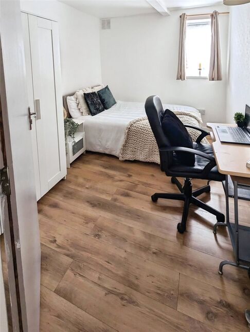 1 bedroom Room to rent