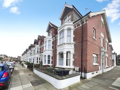 Whitwell Road, 1 bedroom Flat to rent, &pound;1,000 pcm