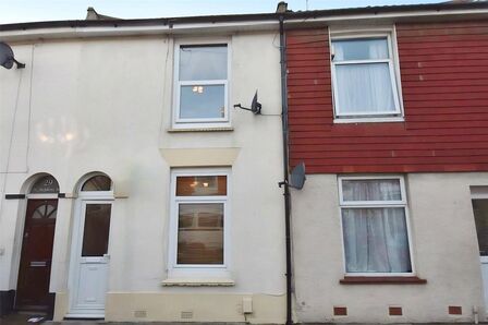 St. Stephens Road, 2 bedroom Mid Terrace House to rent, &pound;1,350 pcm