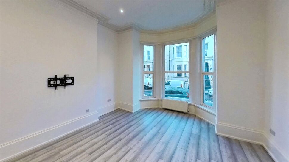 Main image of 2 bedroom Flat to rent, Flat 2, 32 Nightingale Road