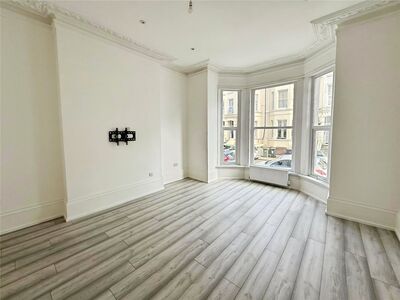 Nightingale Road, 2 bedroom Flat to rent, &pound;1,275 pcm