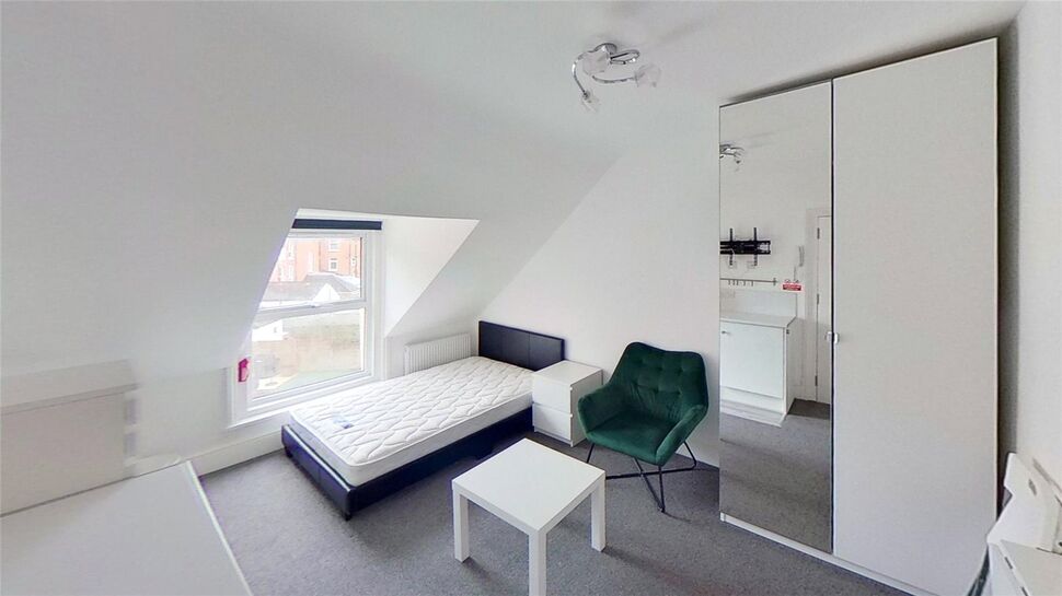 Main image of 1 bedroom Room to rent, Gains Road, Southsea, Hampshire, PO4