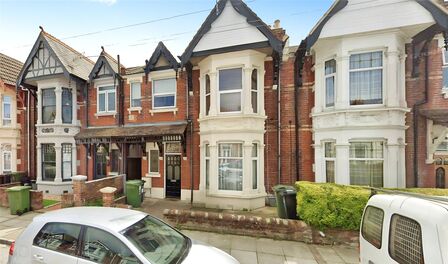 Oriel Road, 2 bedroom Flat to rent, &pound;1,100 pcm