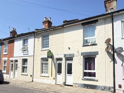 2 bedroom Mid Terrace House for sale