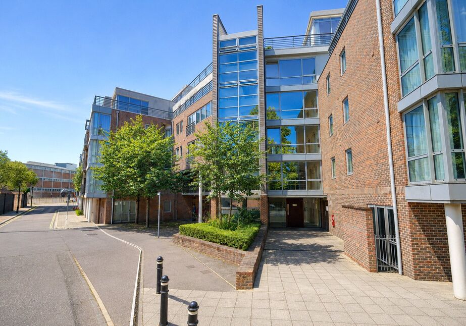Main image of 1 bedroom Flat for sale, Bonfire Corner, Portsmouth, PO1