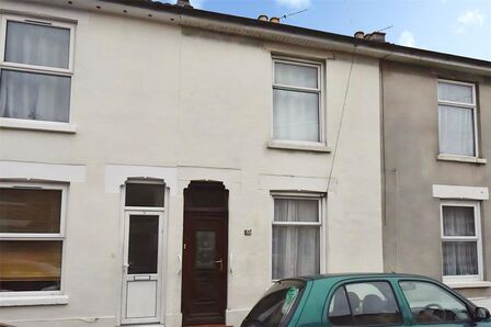 Havant Road, 3 bedroom House to rent, &pound;1,300 pcm