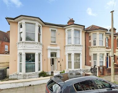 Gains Road, 1 bedroom Property to rent, &pound;735 pcm