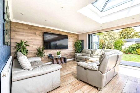 Cemetery Lane, 5 bedroom Bungalow to rent, &pound;3,250 pcm