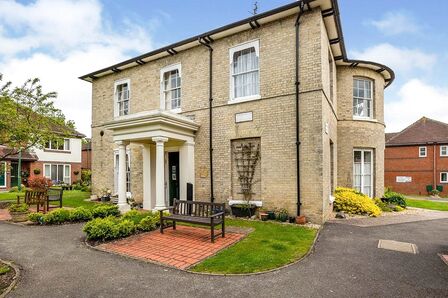 Northwood Square, 1 bedroom Flat to rent, &pound;1,000 pcm