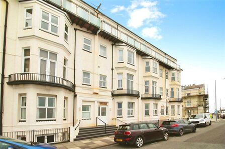 South Parade, 1 bedroom Flat to rent, &pound;1,300 pcm