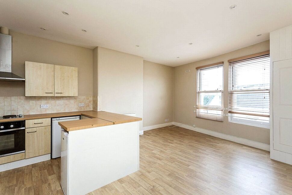 Main image of 3 bedroom Flat to rent, Albert Road, Southsea, Hampshire, PO5