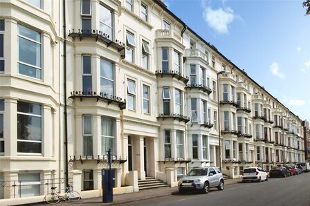 Western Parade, 1 bedroom Flat to rent, &pound;900 pcm