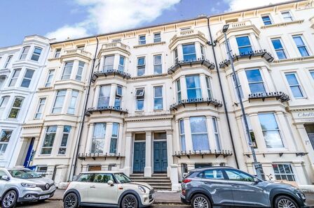 Western Parade, 1 bedroom Flat to rent, &pound;1,000 pcm