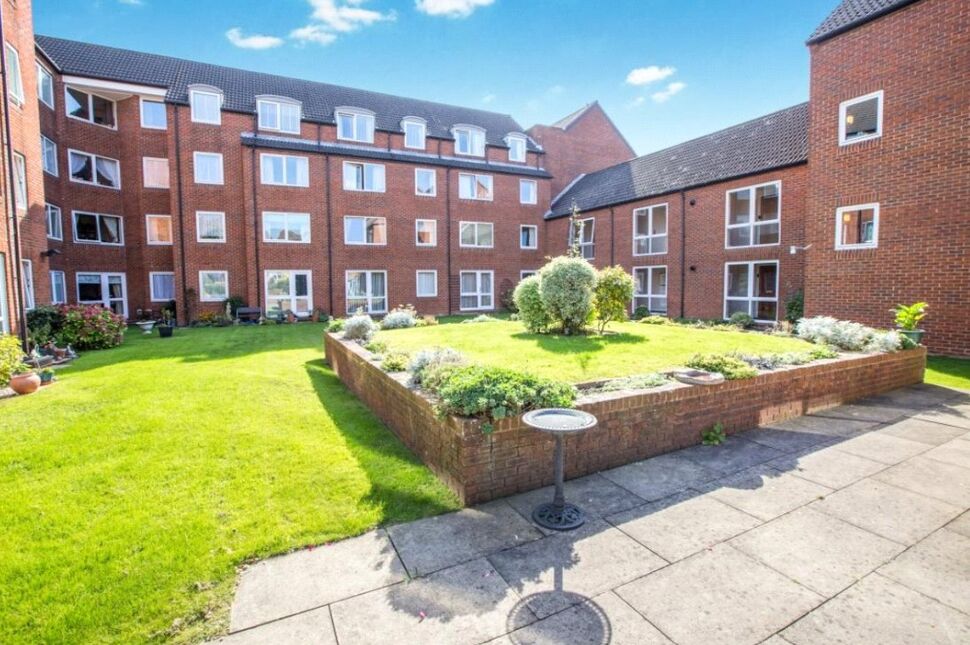 Main image of 1 bedroom Flat for sale, Hulbert Road, Waterlooville, Hampshire, PO7