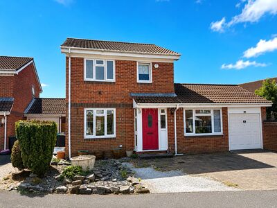 Clover Close, 4 bedroom Detached House for sale, &pound;425,000