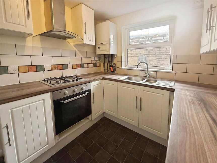 Main image of 2 bedroom Flat to rent, Fawcett Road, Southsea, Hampshire, PO4
