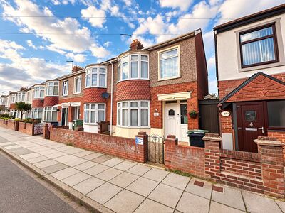 3 bedroom Mid Terrace House for sale