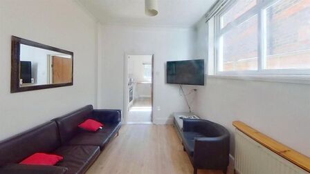 Renny Road, 3 bedroom House to rent, &pound;1,800 pcm
