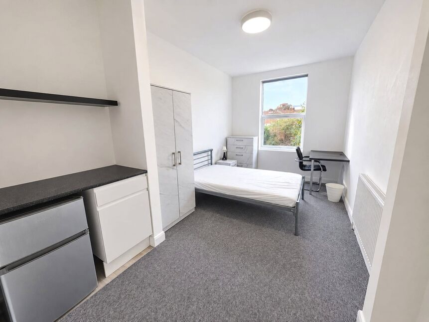 Main image of 1 bedroom Mid Terrace Property to rent, Fratton Road, Portsmouth, Hampshire, PO1