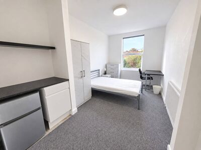 1 bedroom Mid Terrace Property to rent