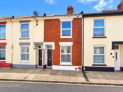 2 bedroom Mid Terrace House for sale