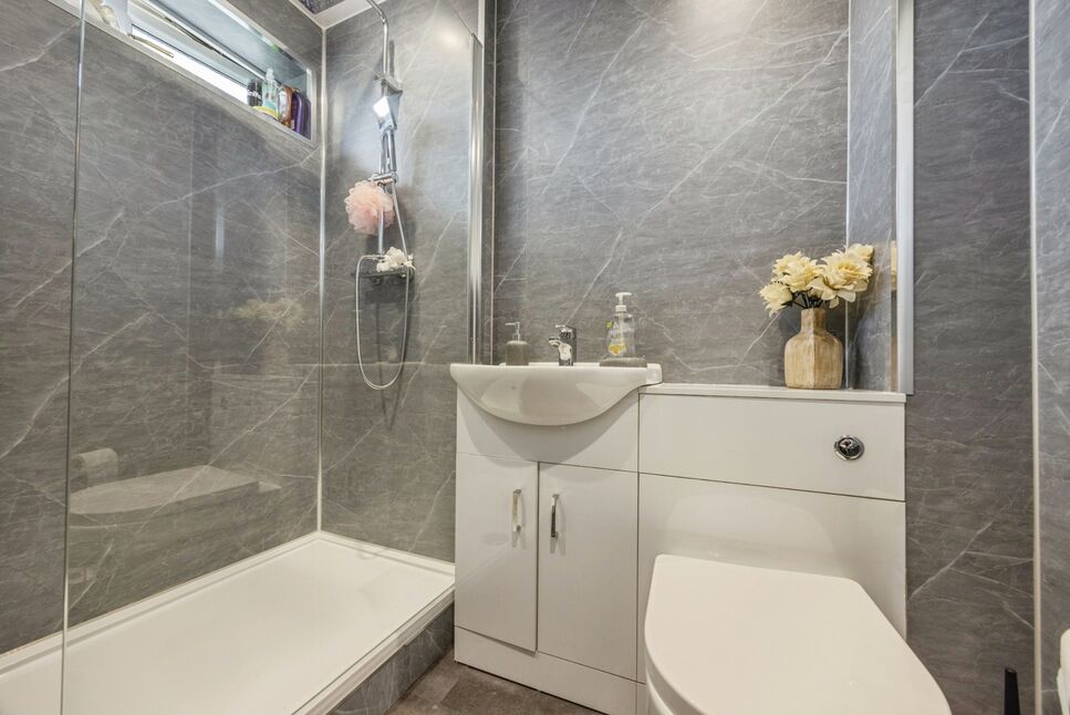 Shower Room / Wc