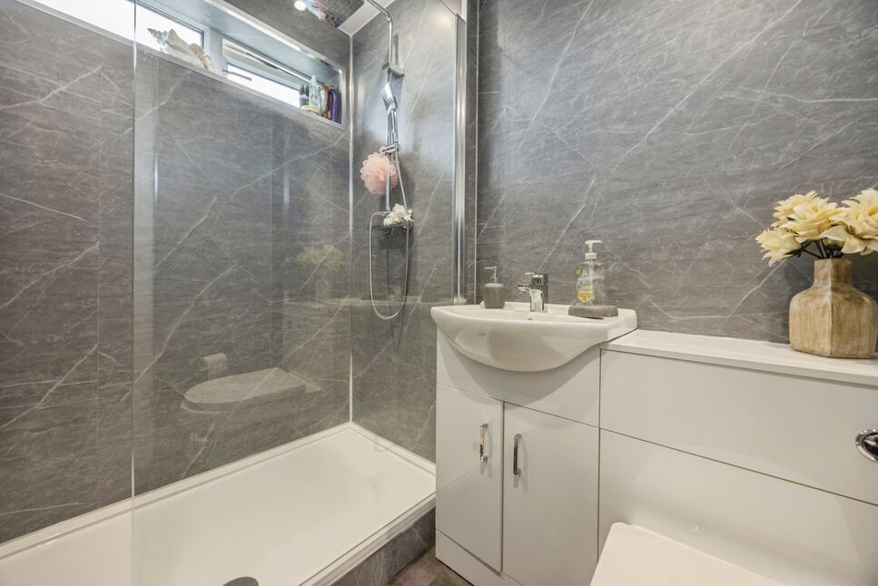 Shower Room / Wc