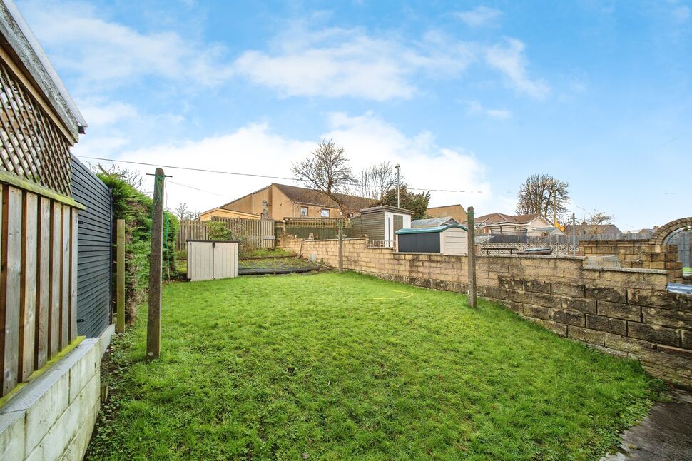 3 bedroom Mid Terrace House for sale, Milton Gardens, Whins of Milton, FK7 £130,000