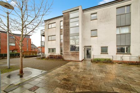 Drip Road, 2 bedroom  Flat for sale, £135,000