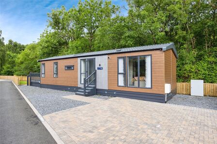 2 bedroom Detached Property for sale