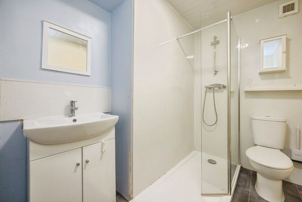 Shower Room / Wc