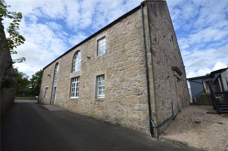 Main Street, 2 bedroom Flat to rent, &pound;995 pcm