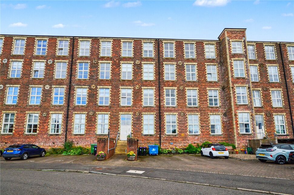 Main image of 2 bedroom Flat for sale, Woolcarder's Court, Cambusbarron, United Kingdom, FK7