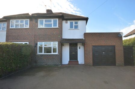 The Hawthorns, 3 bedroom Semi Detached House to rent, &pound;1,800 pcm