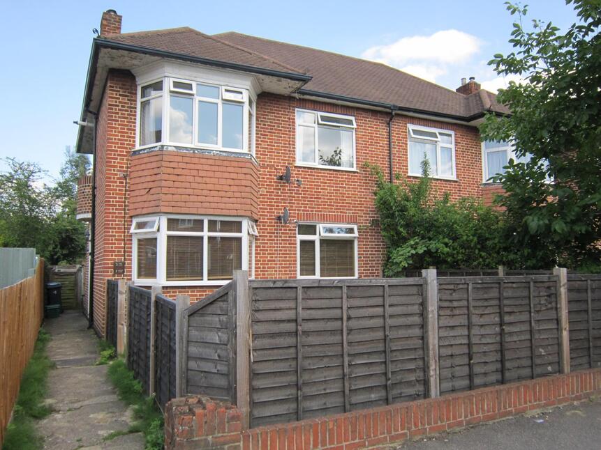 Main image of 2 bedroom Flat to rent, Glen Road, Chessington, Surrey, KT9